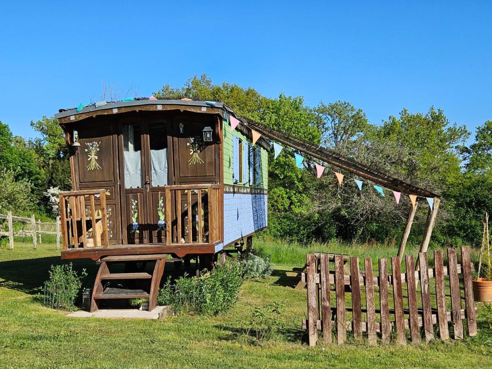 Roulotte Fleur Des Champs Villa Sigalens Dış mekan fotoğraf