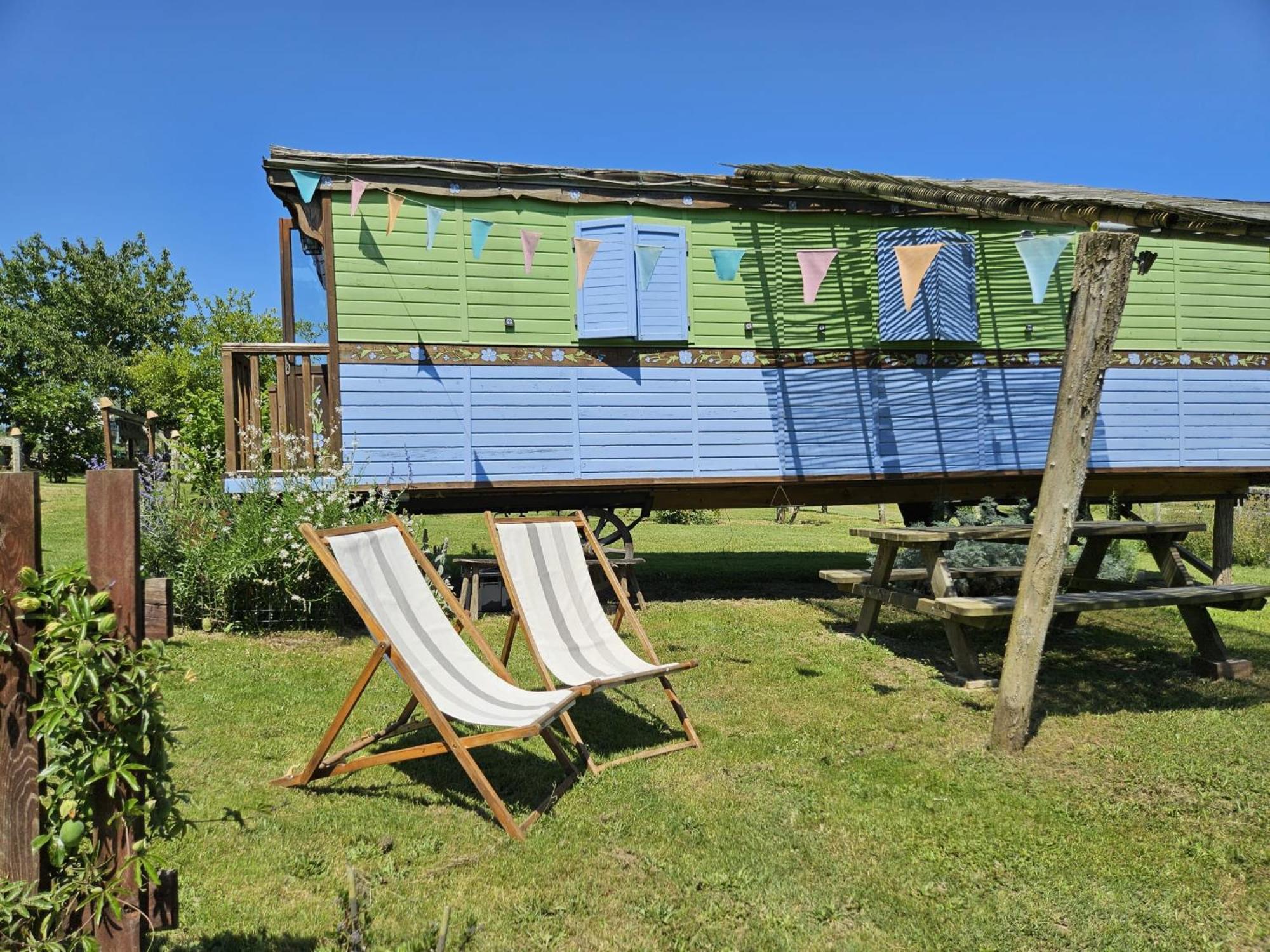 Roulotte Fleur Des Champs Villa Sigalens Dış mekan fotoğraf